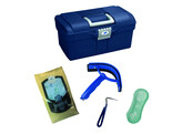 GROOMING BOX INCL SNACK 1KG  HOOF PICK  SWEAT SCRAPER  MAGIC BRUSH